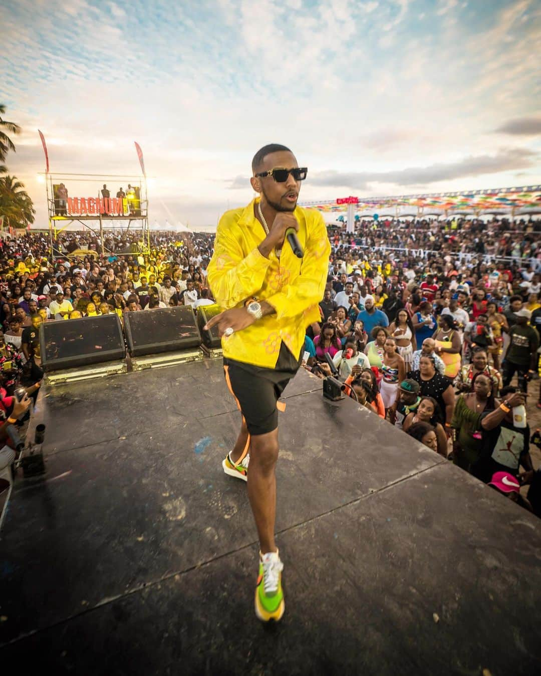 ファボラスさんのインスタグラム写真 - (ファボラスInstagram)「Stay far from timid.  Only make moves when your heart’s in it.  And live the phrase Sky’s The Limit 🇹🇹 [shot by @princedaphotographer]  #WeFete #TOBAGO」8月10日 3時39分 - myfabolouslife