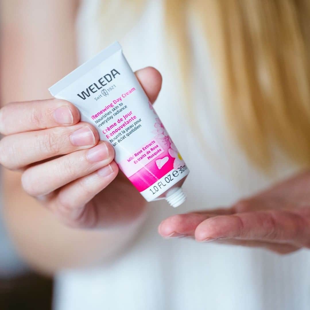 Weledaのインスタグラム：「Hydrating your skin never smelled so good! Our Renewing Day Cream is formulated with the soft petals of damask rose which adds an intoxicating fragrance. Leave a 🌹if you love rose! #WeledaSkin」