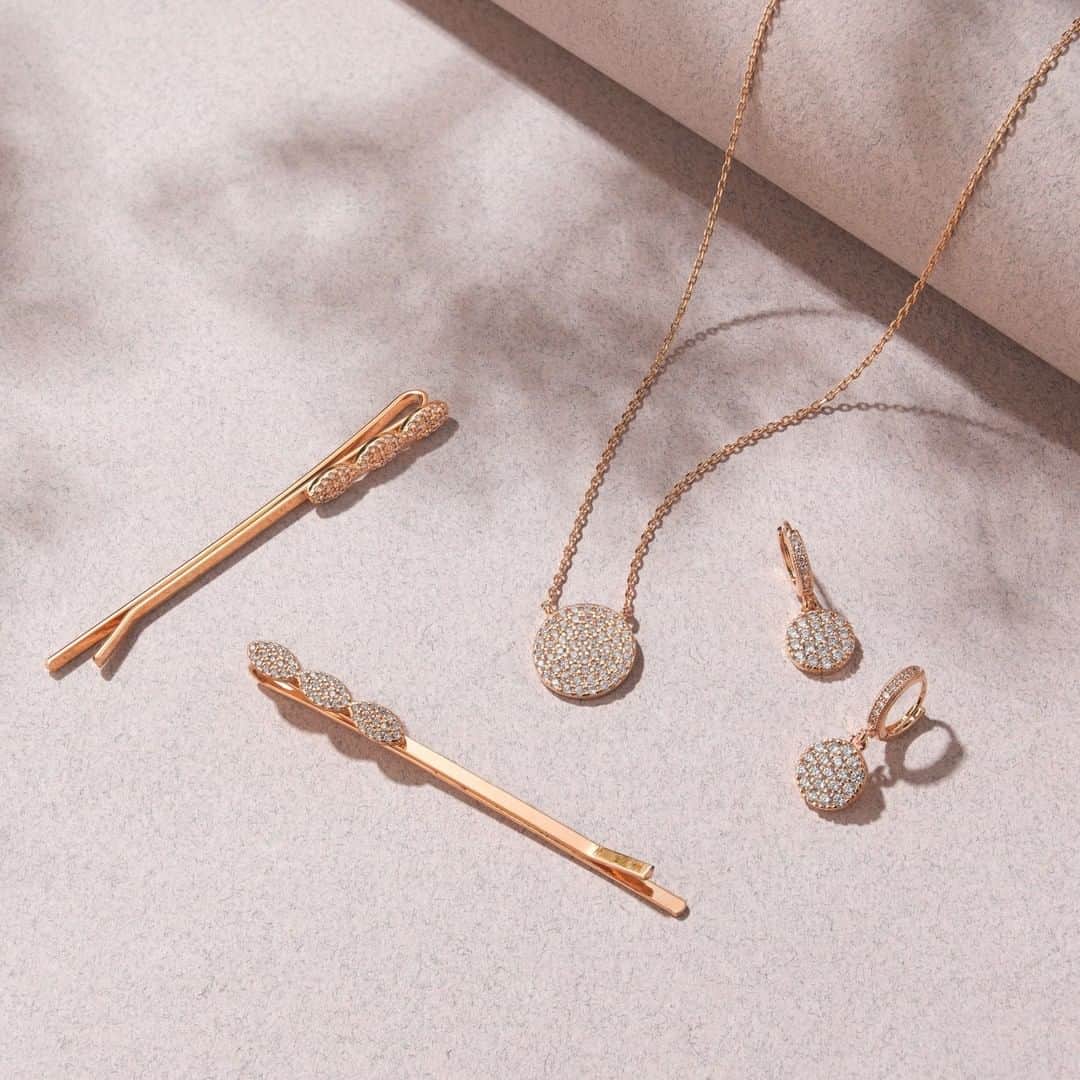 アクセサライズのインスタグラム：「Plated in luxurious metals and set with sparkling stones, the Z for Accessorize collection brings premium glamour to your jewellery edit.  Tap the link in the bio to shop now.  #Accessorize #ZForAccessorize」