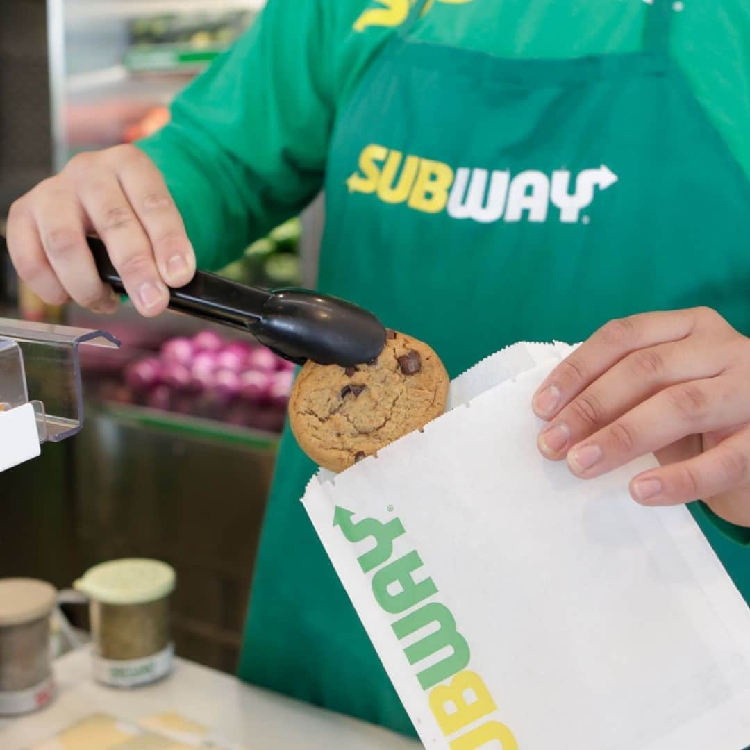 Official Subwayさんのインスタグラム写真 - (Official SubwayInstagram)「Weekend plans in the bag 😜」8月10日 4時01分 - subway