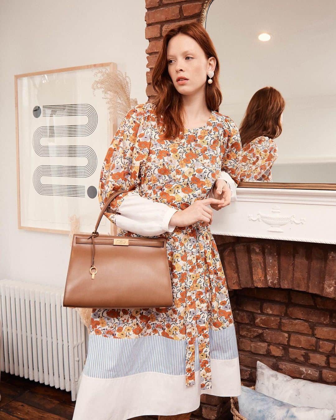 Saks Fifth Avenueのインスタグラム：「NEW AT SAKS: @toryburch is reinventing the Friday look with floral prints and the Lee Radziwill-inspired handbag. #SaksStyle」