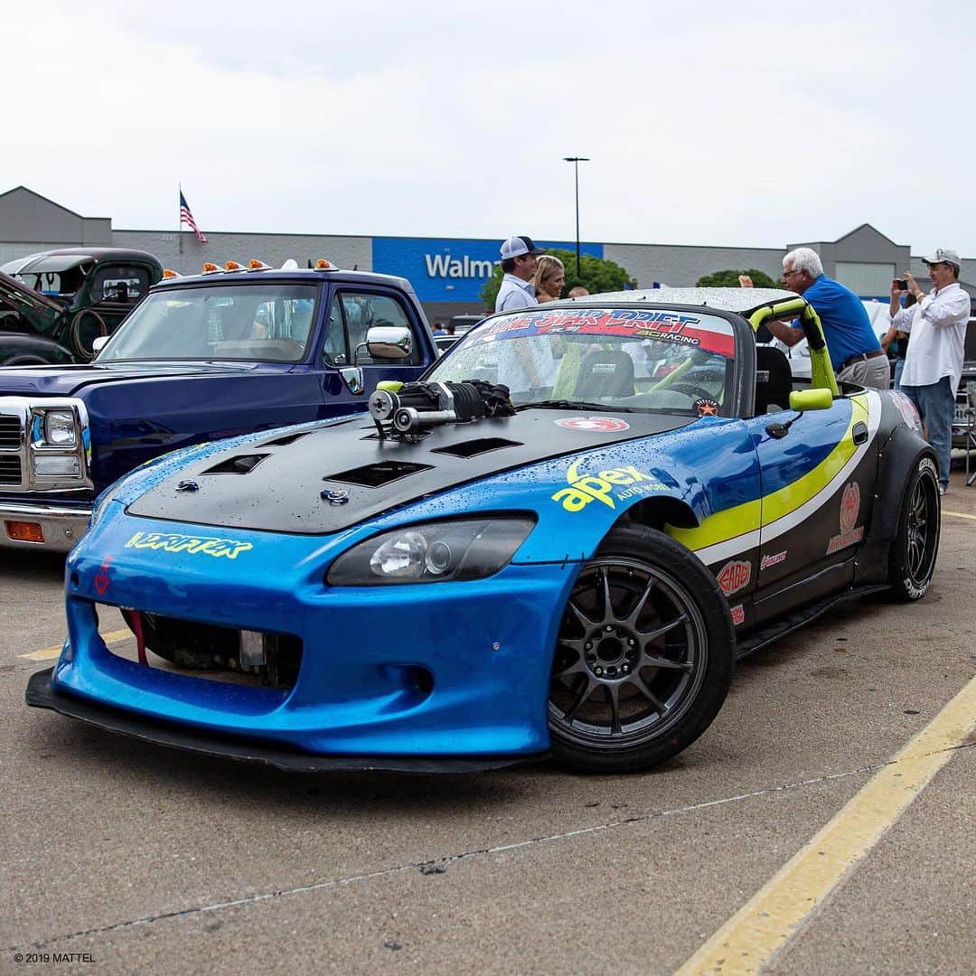 Hot Wheelsさんのインスタグラム写真 - (Hot WheelsInstagram)「In high school, Jeff Kurtz was rocking his ’02 Honda s2000 and just started getting into the drifting scene. Fast-forward to 2019, and now his epic ride is now a #HotWheelsLegends. Complete with a stylish new paint job and a 6-cylinder engine assembled from scratch, this ride is ready to take to the streets. Congrats, Jeff! Make Dallas, TX proud at SEMA 2019.🏎💨 . . . #HotWheels #CustomCars #Drifting #Honda」8月10日 4時22分 - hotwheelsofficial