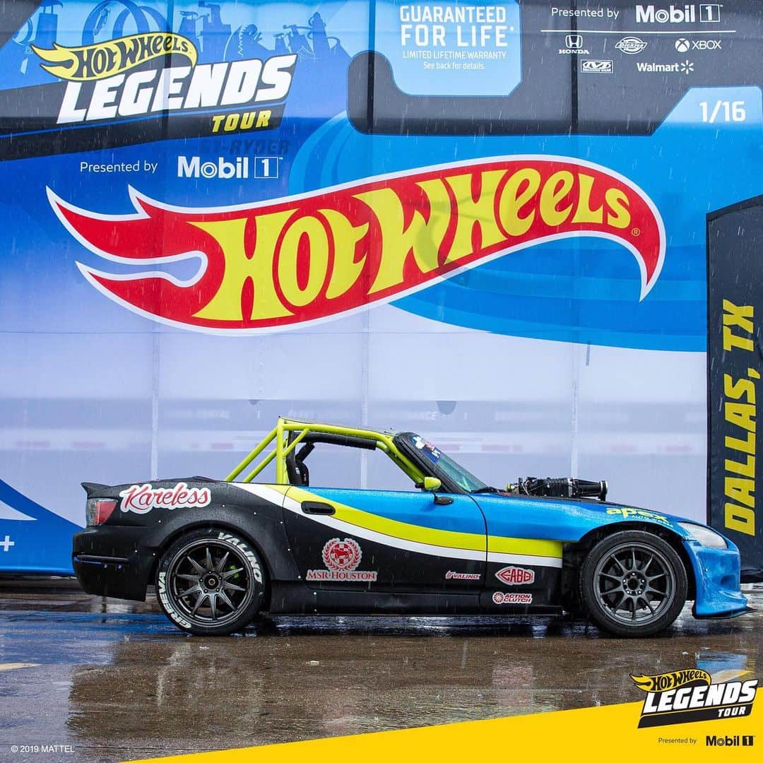 Hot Wheelsさんのインスタグラム写真 - (Hot WheelsInstagram)「In high school, Jeff Kurtz was rocking his ’02 Honda s2000 and just started getting into the drifting scene. Fast-forward to 2019, and now his epic ride is now a #HotWheelsLegends. Complete with a stylish new paint job and a 6-cylinder engine assembled from scratch, this ride is ready to take to the streets. Congrats, Jeff! Make Dallas, TX proud at SEMA 2019.🏎💨 . . . #HotWheels #CustomCars #Drifting #Honda」8月10日 4時22分 - hotwheelsofficial