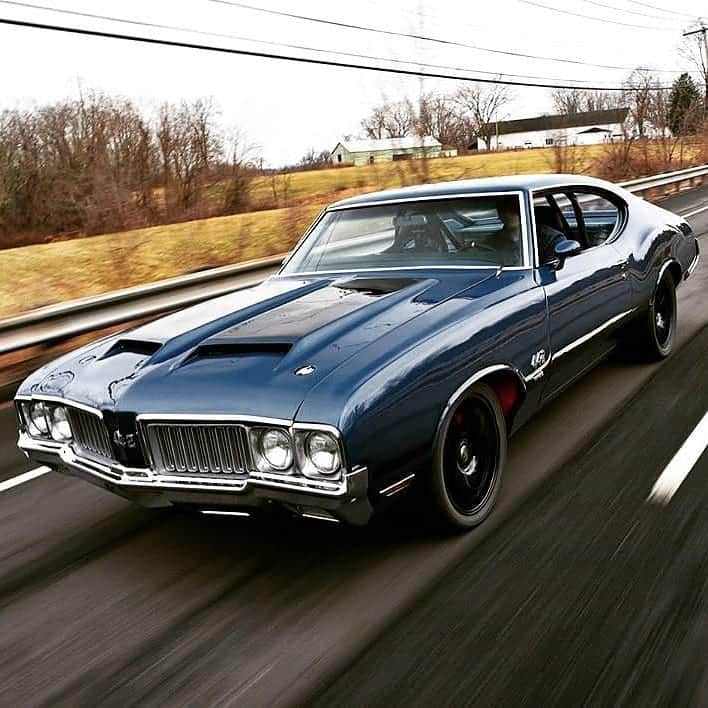 Classics Dailyさんのインスタグラム写真 - (Classics DailyInstagram)「@the_oldsmobeast 1970 Oldsmobile Cutlass  _ #Oldsmobile #Cutlass #classiccar #musclecar #hotrod #restomod #classicsdaily #streetrod #protouring #streetcar #customcar #prostreet #hotrods #classiccars #customcars #musclecars #americanmusclecars #hotrodsandmusclecars #americanmuscle #classicmuscle」8月10日 4時17分 - classicsdaily