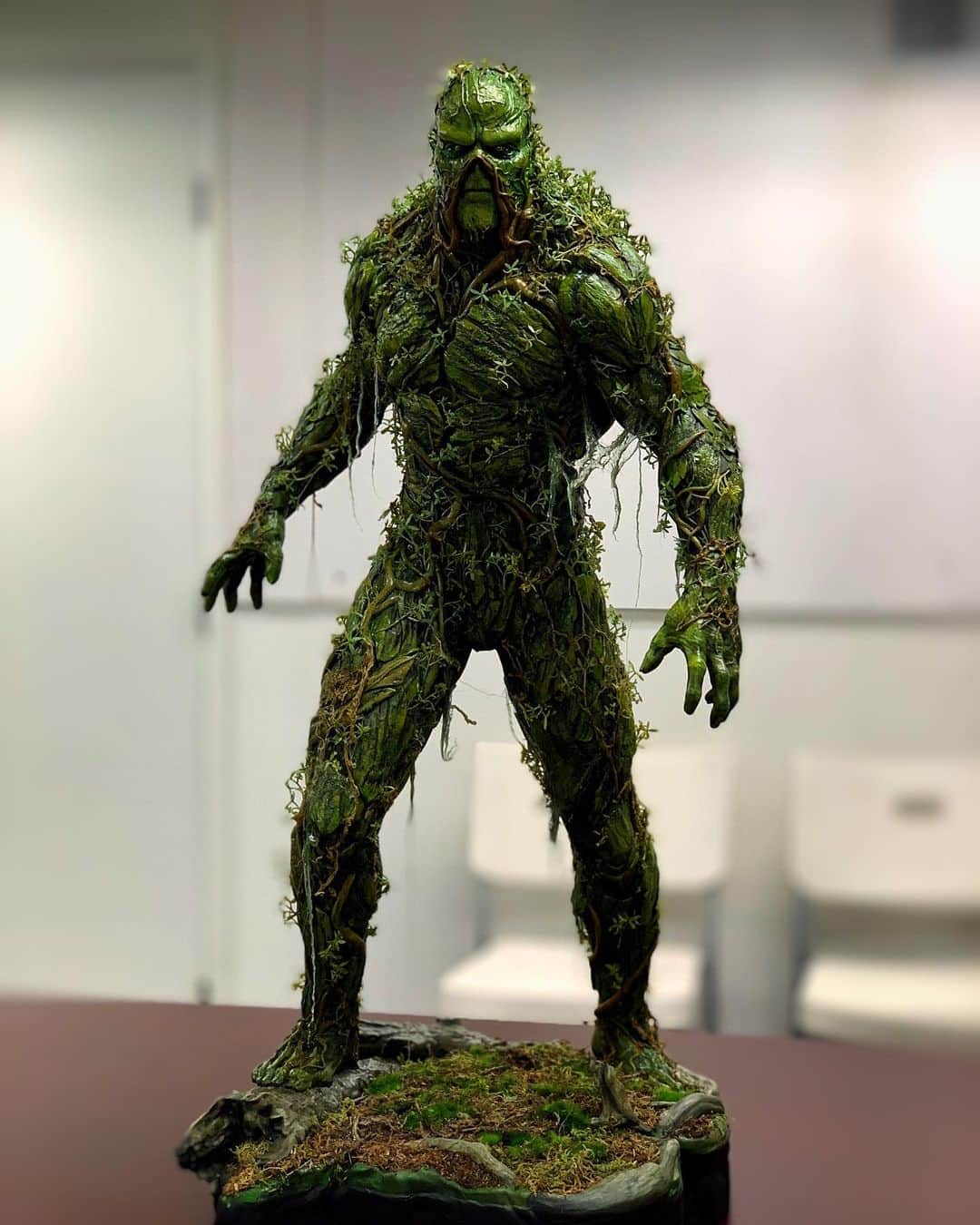 ジェームズ・ワンのインスタグラム：「Thank you for this gorgeous maquette, Justin. You and your team @fracturedfxinc did terrific work on the show. The best on-screen depiction of #Swampthing yet.」