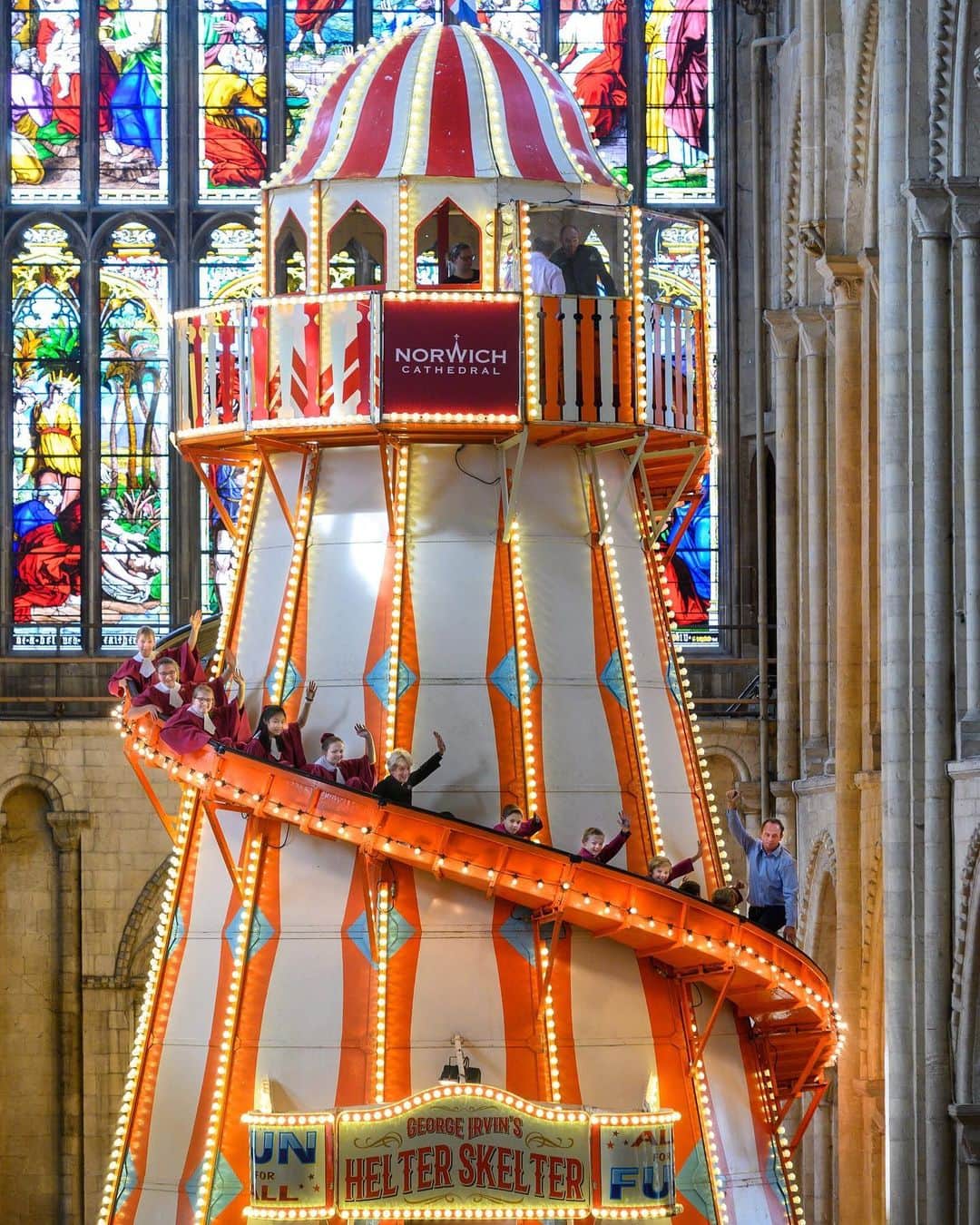 NBC Newsさんのインスタグラム写真 - (NBC NewsInstagram)「A 40-foot helter skelter was installed inside an English Cathedral to allow people to see closer to the ceiling. . 📷 Bill Smith / Norwich Cathedral via @reuters」8月10日 4時18分 - nbcnews