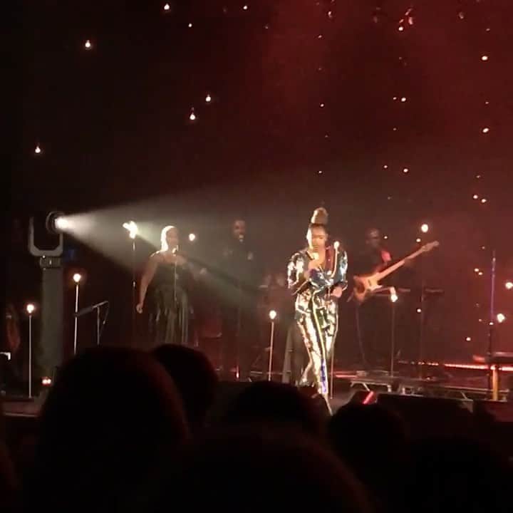 ジェニファー・ハドソンのインスタグラム：「IJust say it ! Somehow I got the blues #sayit」