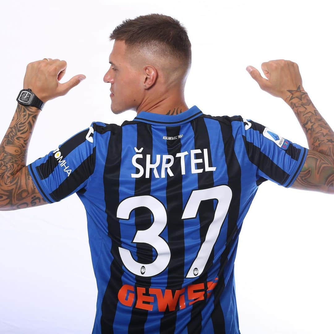 アタランタBCさんのインスタグラム写真 - (アタランタBCInstagram)「Quanti 🖤 per il nostro nuovo #37? 😍 How many 💙 for our new #37? 🤩 — #WelcomeSkrtel #GoAtalantaGo ⚫️🔵 #Atalanta3uropa #Atalanta #football #Skrtel」8月10日 4時28分 - atalantabc