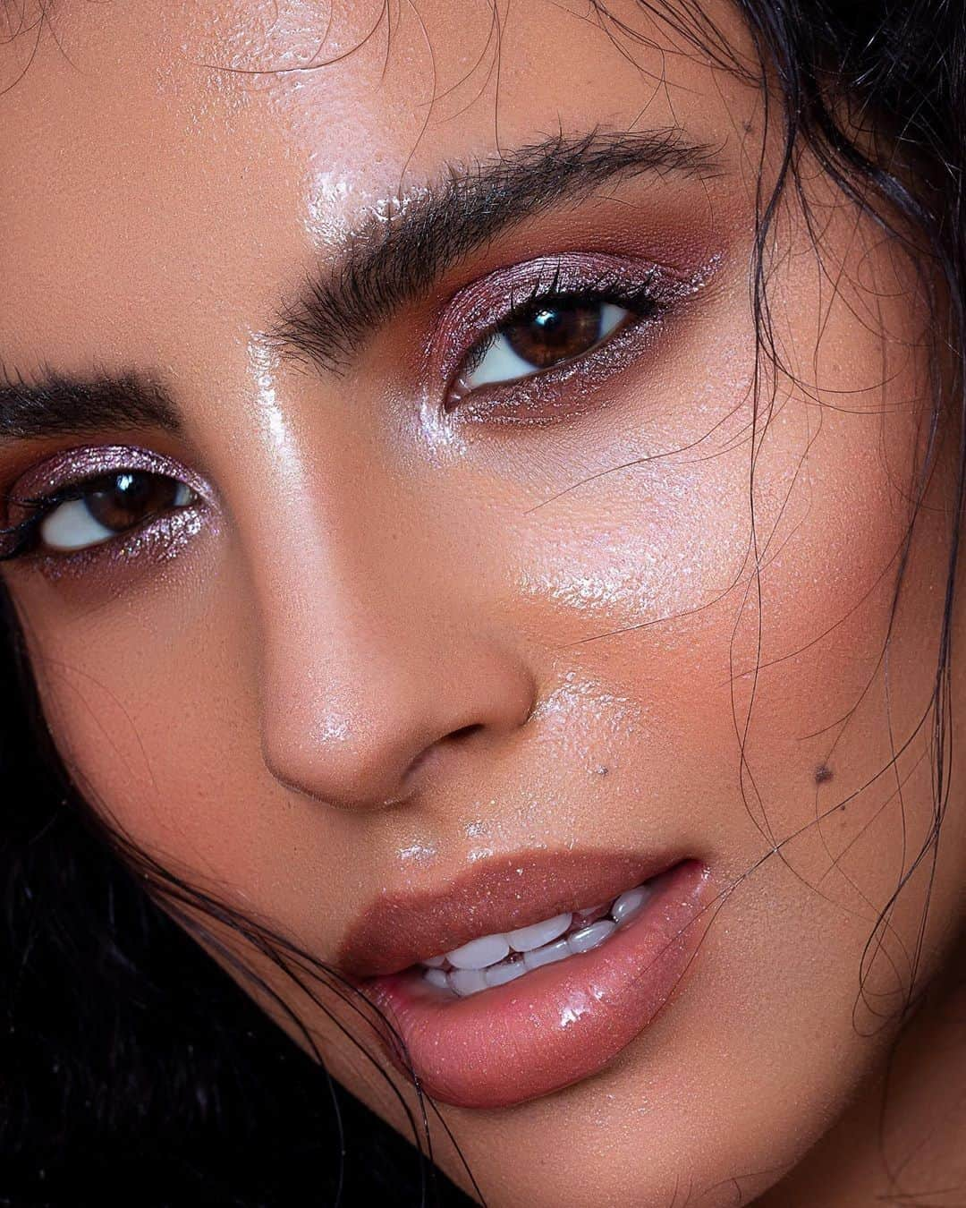 NYX Cosmeticsさんのインスタグラム写真 - (NYX CosmeticsInstagram)「@hellotesch creates this glitzy glam on @miriam using our Glitter Goals Liquid Eyeliner in 'Quartzy' + Fill & Fluff Eyebrow Pencil + Filler Instinct Plumping Lip Polish in 'New Money' ✨ Tap to shop the look 💕 || @retoucher_chibulya #nyxcosmetics #nyxprofessionalmakeup #crueltyfreebeauty」8月10日 4時29分 - nyxcosmetics