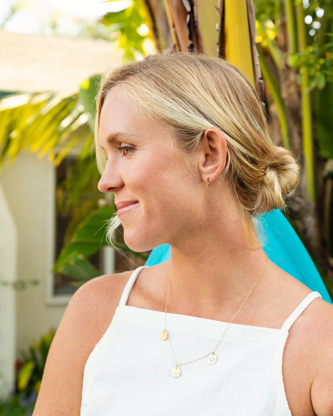 Bethany Hamiltonさんのインスタグラム写真 - (Bethany HamiltonInstagram)「Of my whole collection, these dangle earring are my fav! Don’t miss your chance to enter my @31bits jewelry giveaway!!! I teamed up with the thoughtful brand @31bits to create these ocean-inspired pieces that will bring my surf-style straight to your wardrobe. Just click the link in my bio and submit your email for a chance to win! Giveaway ends Sunday, August 11 and winners will be announced Monday 🤙🏽」8月10日 4時38分 - bethanyhamilton