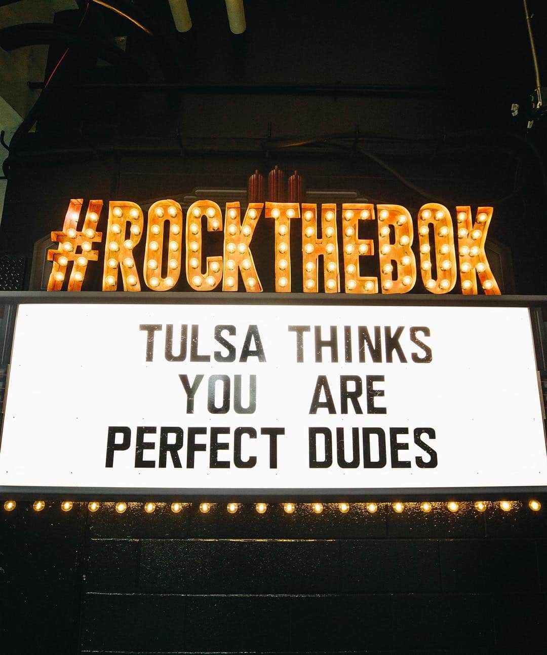 Dude Perfectさんのインスタグラム写真 - (Dude PerfectInstagram)「We love you Oklahoma! Last night was NEXT LEVEL! #DudePerfectTour」8月10日 4時45分 - dudeperfect