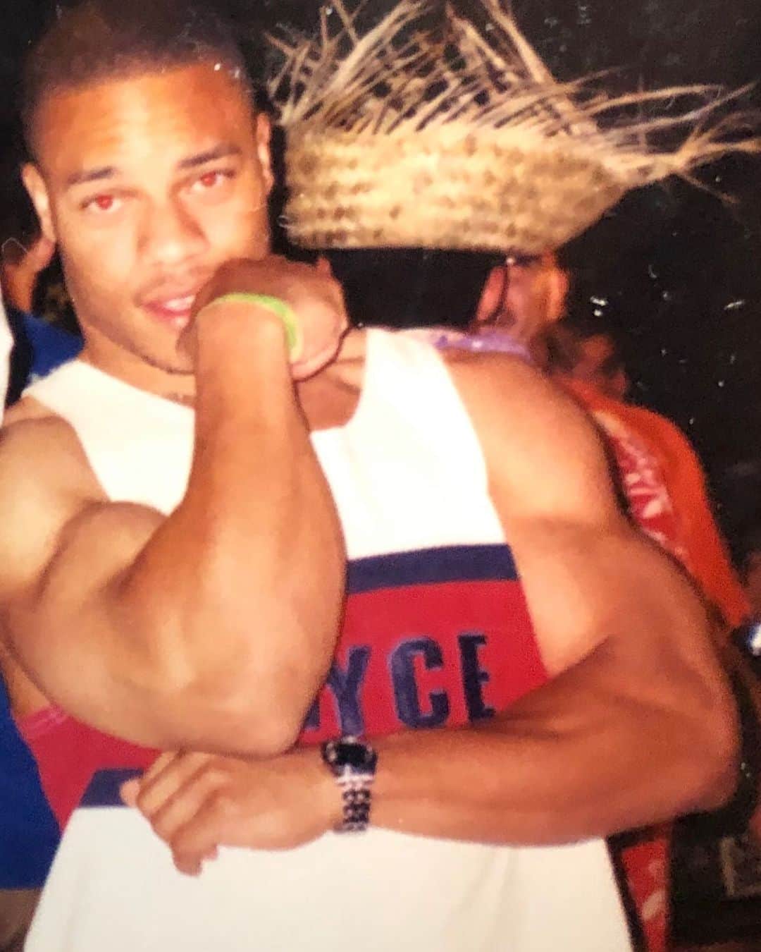 Phil Heathのインスタグラム：「Talk about a #FBF huh. Here I am posting up at one of the many parties I attended while in college at the University of Denver. Even as a basketball player I had some guns. For anyone living in the late 90s this was a disposable camera with zero red eye protection, something millennials or should I say generation Z (since ppl got all upset)  wouldn’t have a clue of lol. Anyway I figured I’d share something from almost twenty years ago for you to enjoy. Wishing everyone a great end to their week and be sure to have some good yet safe fun. I’m about to train and remind myself just like I did to my young 20 yr old self that my journey to absolute excellence is far from finished! Love to all!!!!!!!! #PhilHeath #7xMrOlympia #FlashBackFriday #BasketballTurnedBodybuilder #12ozCurlsNoMore #RockinAMovadoLikeitwasARolex #backWhenEnyceWasPoppin  #1990RedAcuraIntegraGS 🤣😂💪🏽💪🏽💪🏽」