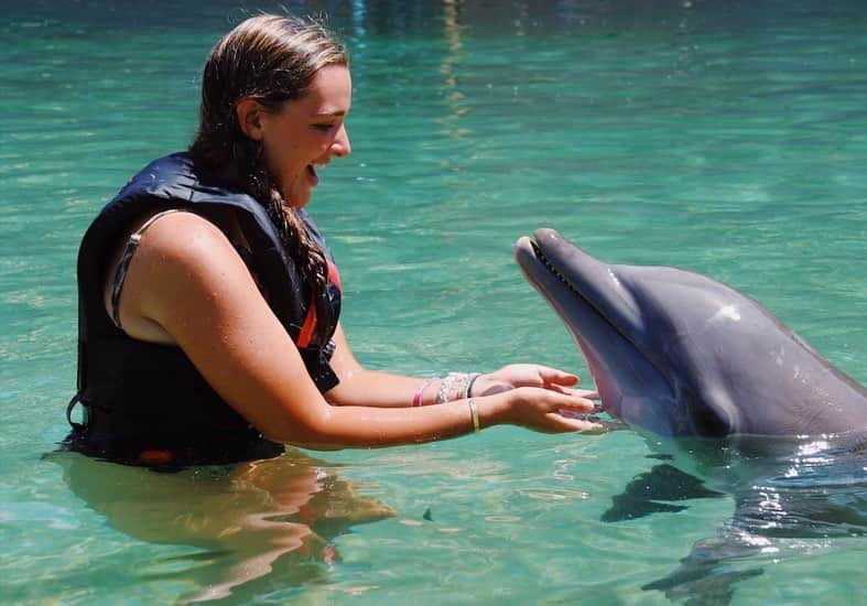 ケンドール・バーツさんのインスタグラム写真 - (ケンドール・バーツInstagram)「My first kiss went a little like this💕🐬」8月10日 4時52分 - kendallvertes