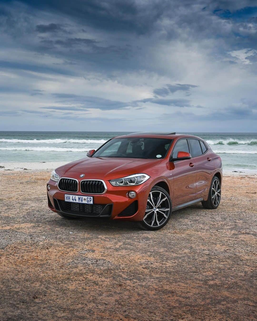 BMWのインスタグラム：「Adventurous surfer of the roads. The BMW X2. #TheX2 #BMW #X2」