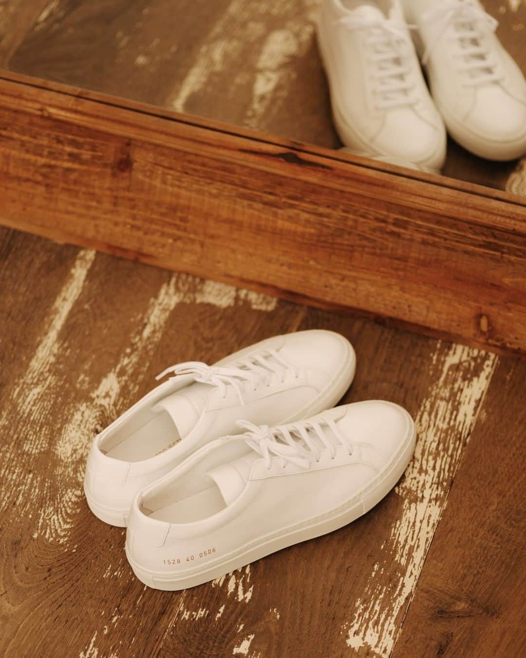 MR PORTERのインスタグラム：「Now the real question is, how to keep them clean?⁠ -⁠ 🛒 @commonprojects Original Achilles Leather Sneakers (903868) Tap to shop. #MRPORTER」