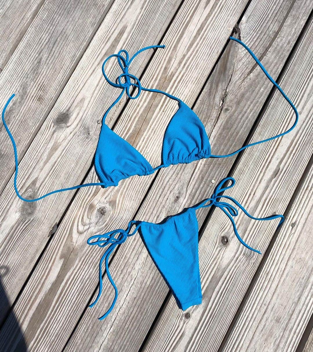 FRANKIES BIKINISさんのインスタグラム写真 - (FRANKIES BIKINISInstagram)「simple stringy suits. a summer staple. drop your color suggestions below 🦋」8月10日 5時01分 - frankiesbikinis