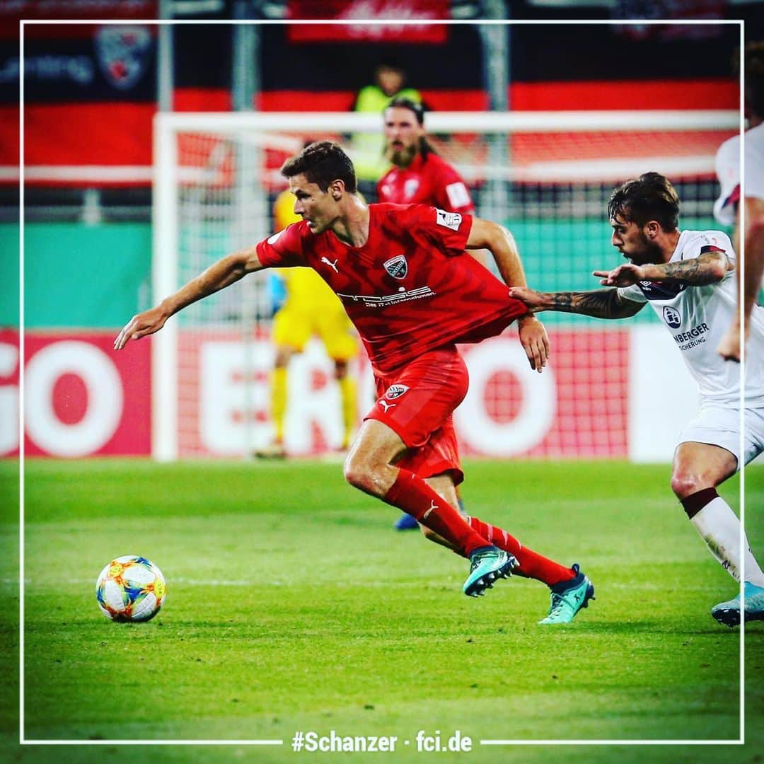 FCインゴルシュタット04さんのインスタグラム写真 - (FCインゴルシュタット04Instagram)「WAS FÜR EIN KAMPF😲👊💥 Unsere #Schanzer liefern sich hier einen ganz heißen Fight mit dem Club🔥⚽️ Bislang steht bei beiden Teams die Null☝️ . . #FCIFCN #DFBPokal #Pokal #KOSpiel #Flutlicht #GermanCup #Cup #FCI #FCN #Nürnberg #Bayern #Bavaria #FCIngolstadt #Ingolstadt #Fussball #Soccer #football #Spieltag #Heim #Home #Dahoam #Support #fans #gemeinsam #SchanzerdassindWIR #fight @dfb_pokal」8月10日 5時08分 - dieschanzer