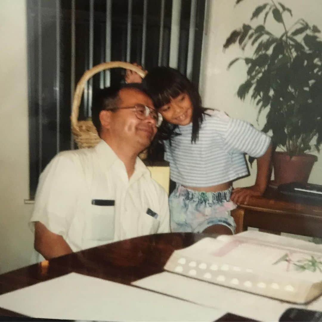 のインスタグラム：「Forever a daddy’s girl! 👨🏻👧🏻💕 Happy Birthday @therealpapav 🎉 You’re my best friend, my hero, my biggest blessing that I thank God for everyday. You’ve been my #1 supporter and inspiration in life! You’re my everything! ❤️ Everyone send him birthday love! SWIPE LEFT to see some of my favorite moments with the one and only Papa V! 😎」