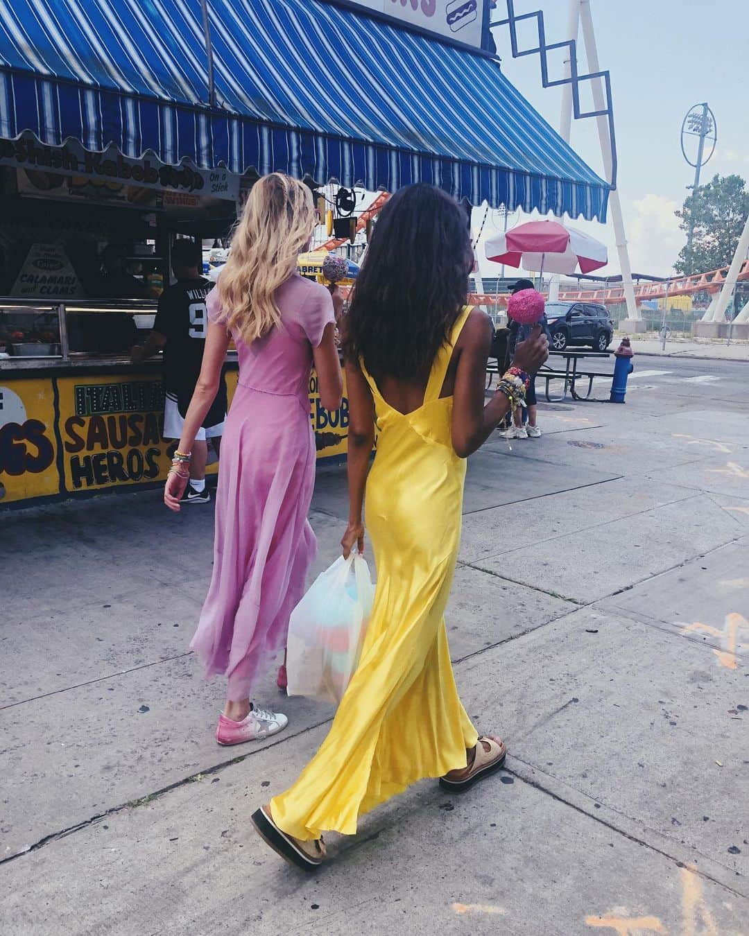 ダニジョーのインスタグラム：「Summer Friday ✌️」