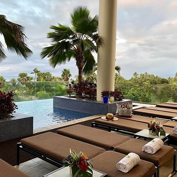 Trump Waikikiさんのインスタグラム写真 - (Trump WaikikiInstagram)「Happy Aloha Friday begins with a dip in the Infinity Pool.  #trumpwaikiki #neversettle トランプ・ワイキキのインフィニティプールから、ハッピー・アロハ・フライデー！ #トランプワイキキ #ハワイの5つ星ホテル」8月10日 5時37分 - trumpwaikiki