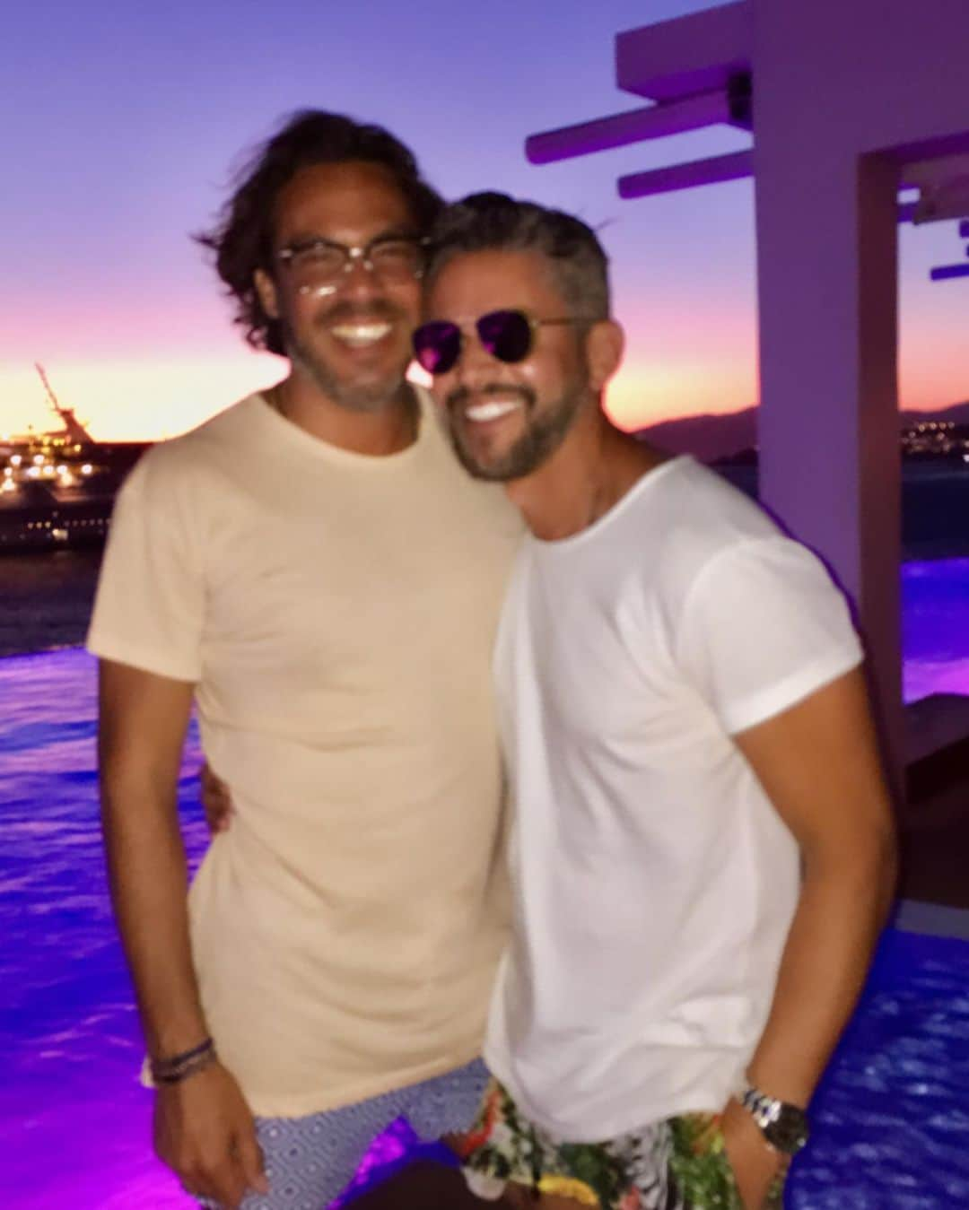 Rodner Figueroaさんのインスタグラム写真 - (Rodner FigueroaInstagram)「Last Mykonos sunset of 2019 for us!!! 🌅 @ernestomathies #rodnerfigueroa #cavotagoo #mykonos #summer2019 #greece @cavotagoomykonos」8月10日 5時43分 - rodnerfigueroa