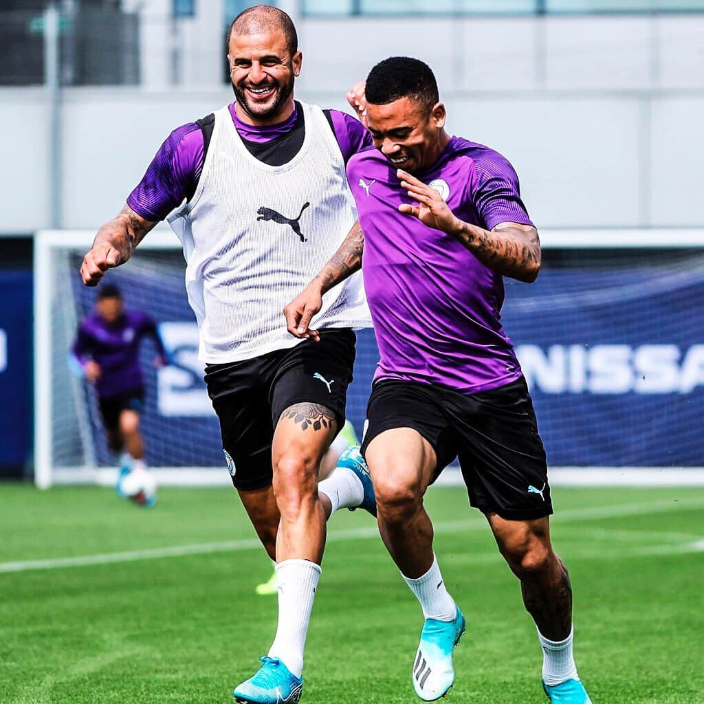 カイル・ウォーカーさんのインスタグラム写真 - (カイル・ウォーカーInstagram)「Feeling good ahead of tomorrow’s kick off. The real hard work starts now if we want to keep hold of the @premierleague title! 😄」8月10日 5時44分 - kylewalker2