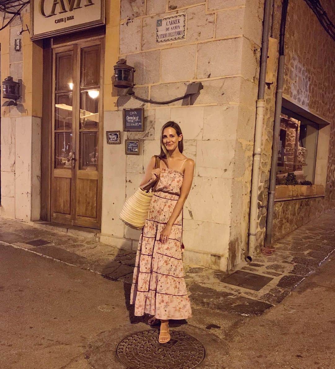 Anna Jane Wisniewskiさんのインスタグラム写真 - (Anna Jane WisniewskiInstagram)「What a whirlwind trip it’s been! Yes, three weeks in Europe would’ve been ideal but we made the most of the time we had and it was perfect. We don’t often get away without the kids in tow, but this was a special trip. ...And I’m already daydreaming of bringing them back here someday (maybe when we CAN do a 3-week Euro Summer Tour). #LTKtravel http://liketk.it/2E2Iu #liketkit @liketoknow.it #mallorca #portdesoller」8月10日 5時51分 - seeannajane