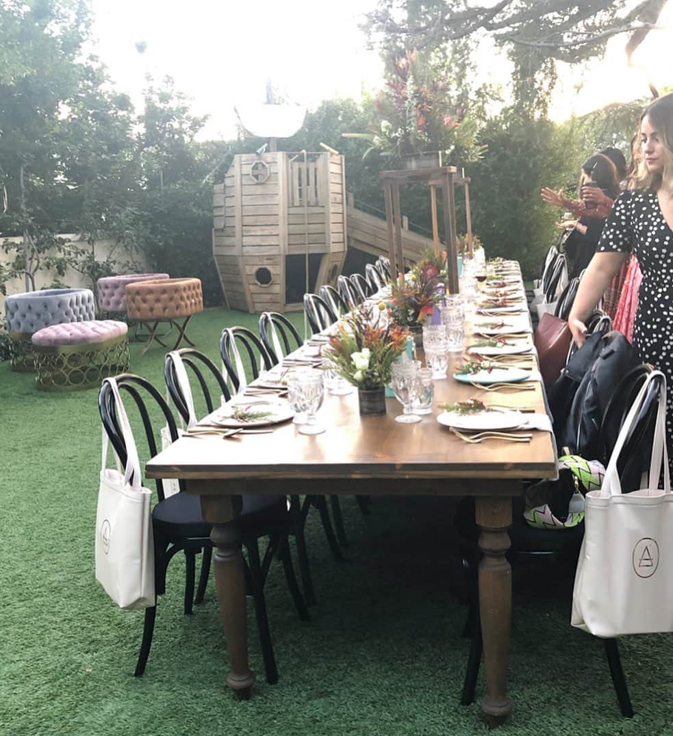 レイチェル・リー・クックさんのインスタグラム写真 - (レイチェル・リー・クックInstagram)「What a lovely evening!  Thank you for dinner and the great company, @lonnymag and @aristotofficial  hosted at the incomparable residence of @bare_collection artist Jeet Kaur Rodriguez Sohal (her stuff is amaaazing) ✨  #aboutlastnight」8月10日 5時53分 - rachaelleighcook