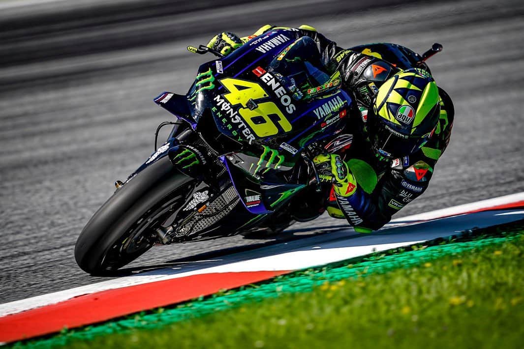 バレンティーノ・ロッシのインスタグラム：「Red Bull Ring,Austria Friday,free practice 📸 @falex79 @gigisoldano @mighelon @jesusrobledo Tino Martino」