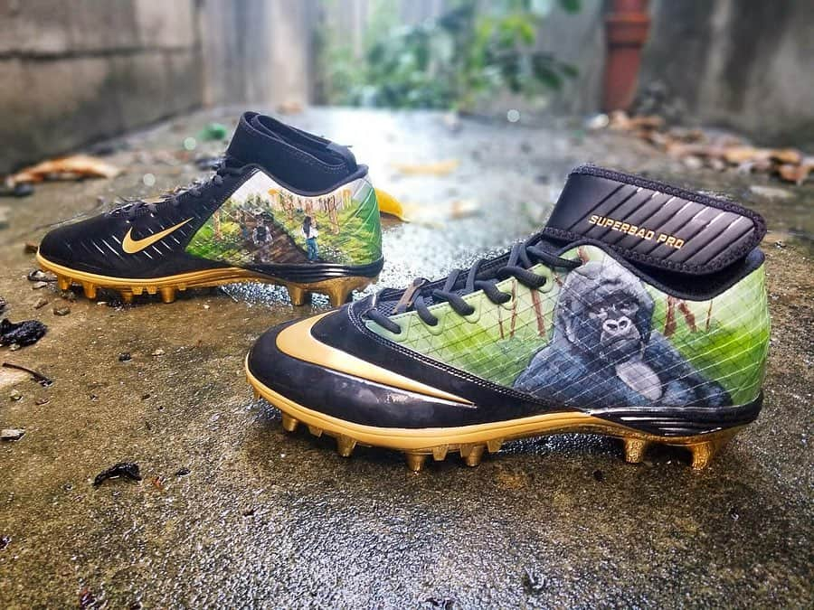 エレン・デジェネレスさんのインスタグラム写真 - (エレン・デジェネレスInstagram)「How incredible is this? @DrewBrees is wearing these tonight in the pregame against the Vikings, and next week the Brees Dream Foundation is gonna raffle them off!」8月10日 6時29分 - ellendegeneres