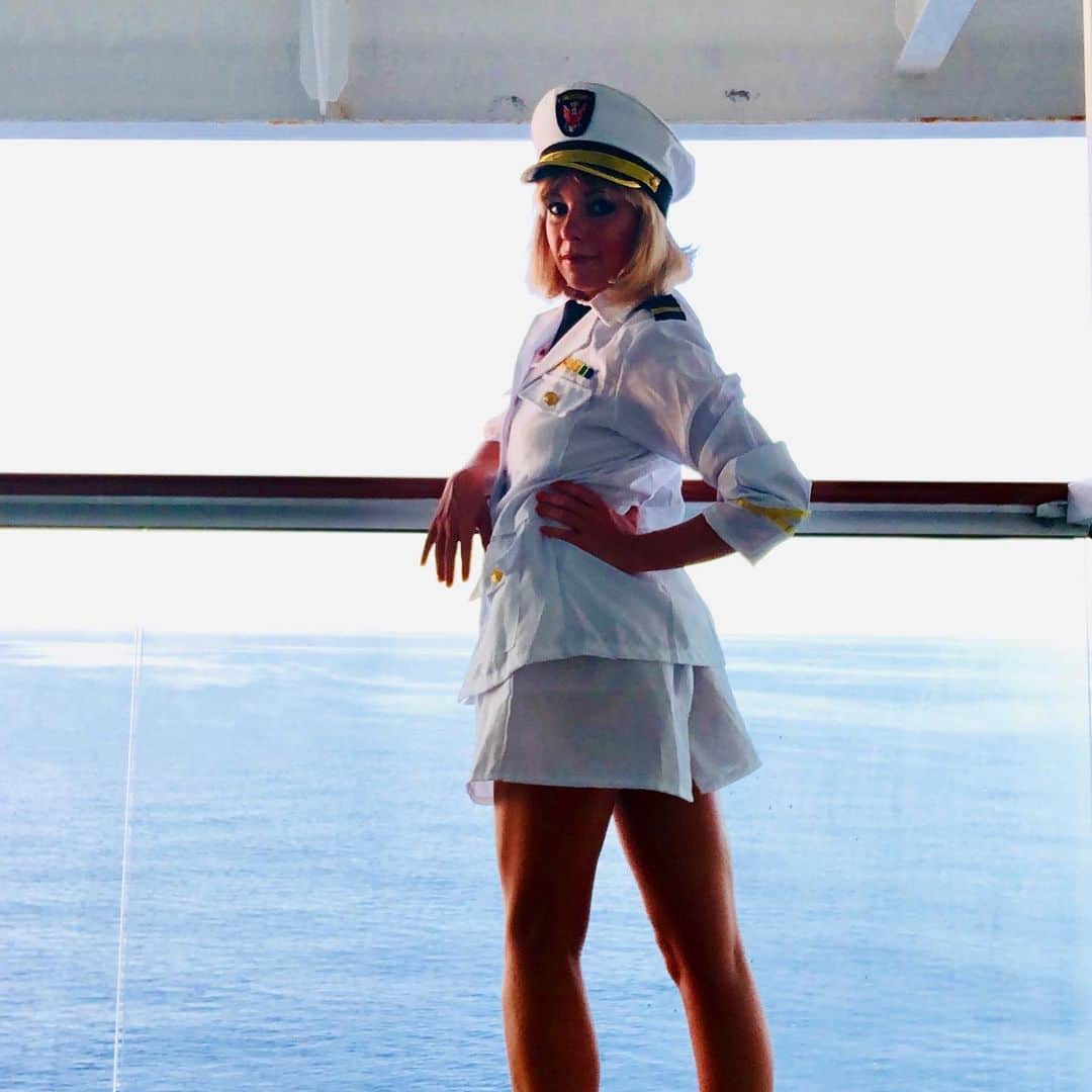 リトル・ブーツさんのインスタグラム写真 - (リトル・ブーツInstagram)「Iceberg dead ahead....jk @boatyweekender . . .  #boatyweekender #boatybuenobabes #boatylife #captain #seacaptain #theboatyweekender #womeninuniform #norwegianpearl #captainoftheship #cruise #cruising #cruiselife #nautical #naughtynautical #iceberg #icebergdeadahead #titanic #doughboys #sailors #atsea #maritime #ahoy #hellosailor」8月10日 6時38分 - littlebootsmusic