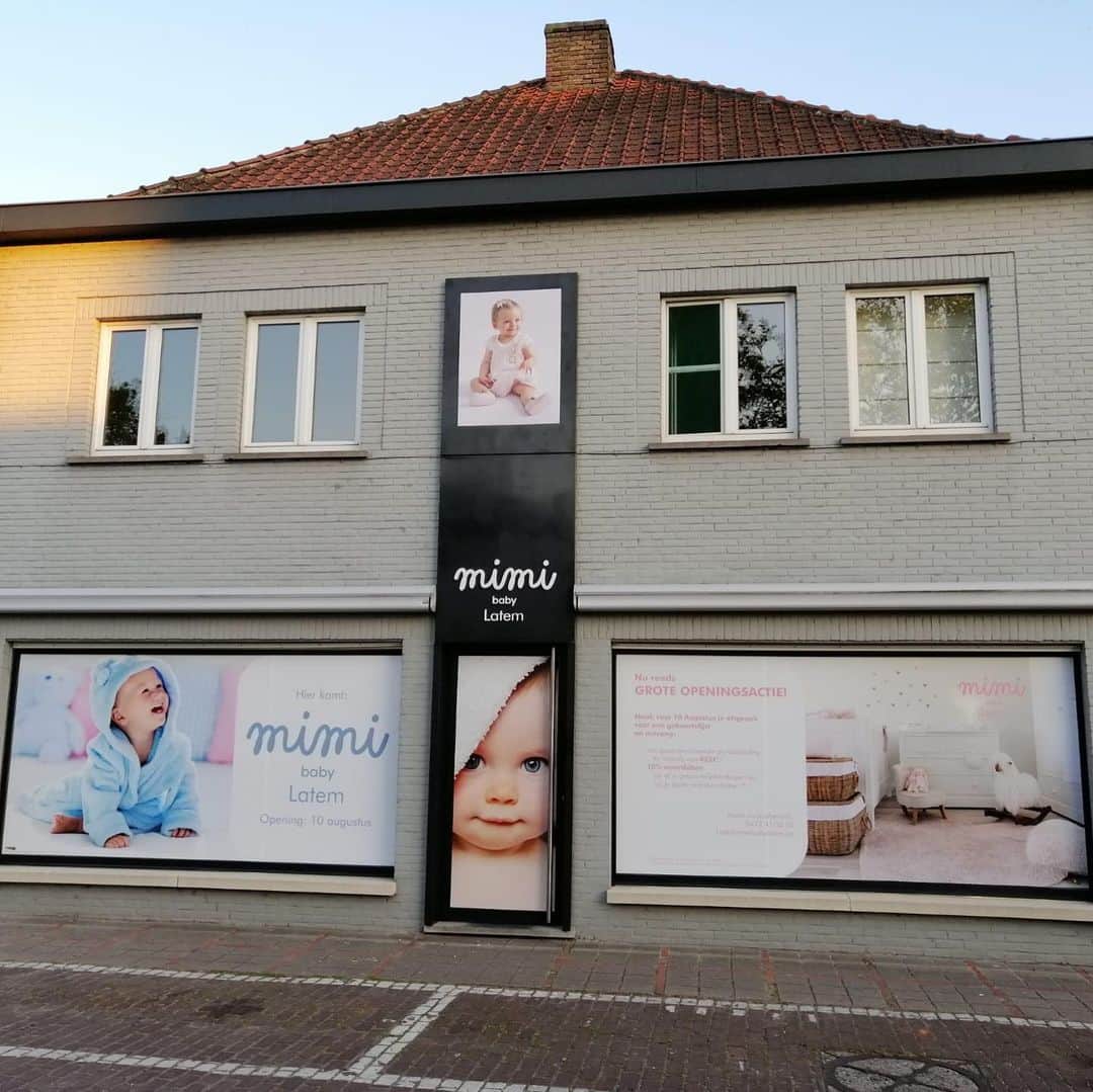のインスタグラム：「Wij zijn er helemaal klaar voor! 🍾 Kom vrijblijvend een kijkje nemen in onze winkel!  Open van 10u-18u 🥳  #groteopening #startinstijl @mimibabylatem #sintmartenslatem @yellowmouse_wesignforsuccess」