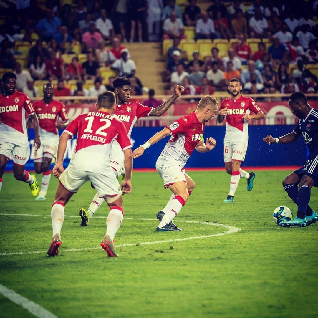 ASモナコさんのインスタグラム写真 - (ASモナコInstagram)「🔚 C'est terminé au Stade Louis-II 🇲🇨 L'OL l'emporte 3 à 0 pour cette J1 de Ligue 1. - 👉 Prochain match samedi 17 à 20h contre le FC Metz. - 0⃣-3⃣ #ASMOL」8月10日 6時59分 - asmonaco