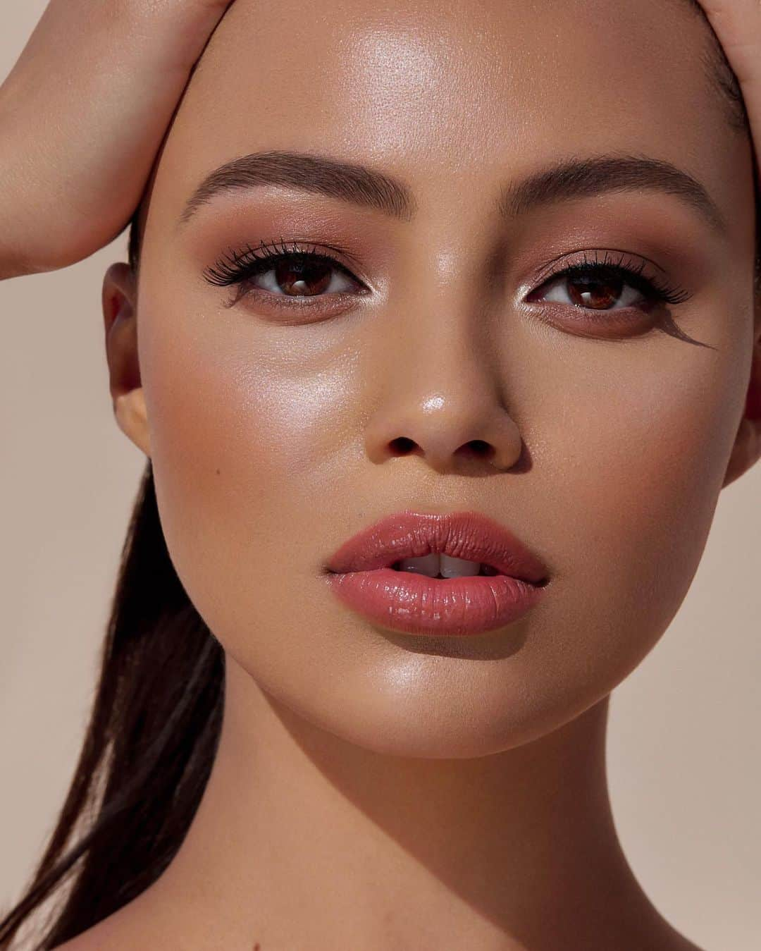 Anastasia Beverly Hillsさんのインスタグラム写真 - (Anastasia Beverly HillsInstagram)「"Get flawless ⭐️NEW foundation  available at @ultabeauty  NEW ⭐️ABH Luminous  Foundation shade 290C *  brow-#dipbrowgel - dark brown. * MUA- @anthonymerante * Model-  @fiona.bl  #anastasiasoare #anastasiabeverlyhills #anastasiabrows」8月10日 6時58分 - anastasiabeverlyhills