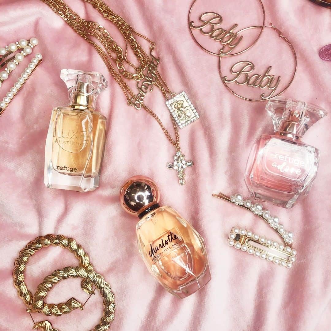 Charlotte Russeさんのインスタグラム写真 - (Charlotte RusseInstagram)「Which scent is your favorite ?! Comment below 👇🏽 🔎 "Refuge Adore Perfume" 🔎 "Refuge Luxe Platinum Perfume" 🔎 "Charlotte by Charlotte Russe Perfume" #charlotterusse #perfume #flatlay」8月10日 7時07分 - charlotterusse