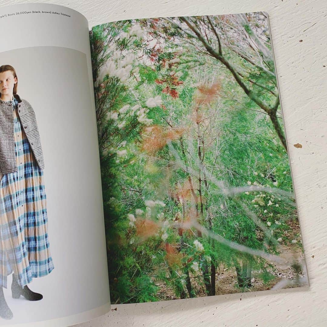 OKAさんのインスタグラム写真 - (OKAInstagram)「秋冬のカタログができました。  今回は「ピエール・ボナール」からのインスパイア。ボナールの独特な色彩感覚を取り入れたコレクションです。 アートディレクションは今回も辻直樹さん（辻デザイン）にお願いしました。  PHOTOGRAPHER SOPHIE ISOGAI  STYRIST TOMOKO KOJIMA  HAIR&MAKE-UP RYOKI SHIMONAGATA  #仕事のはなし」8月10日 12時34分 - ytrpics