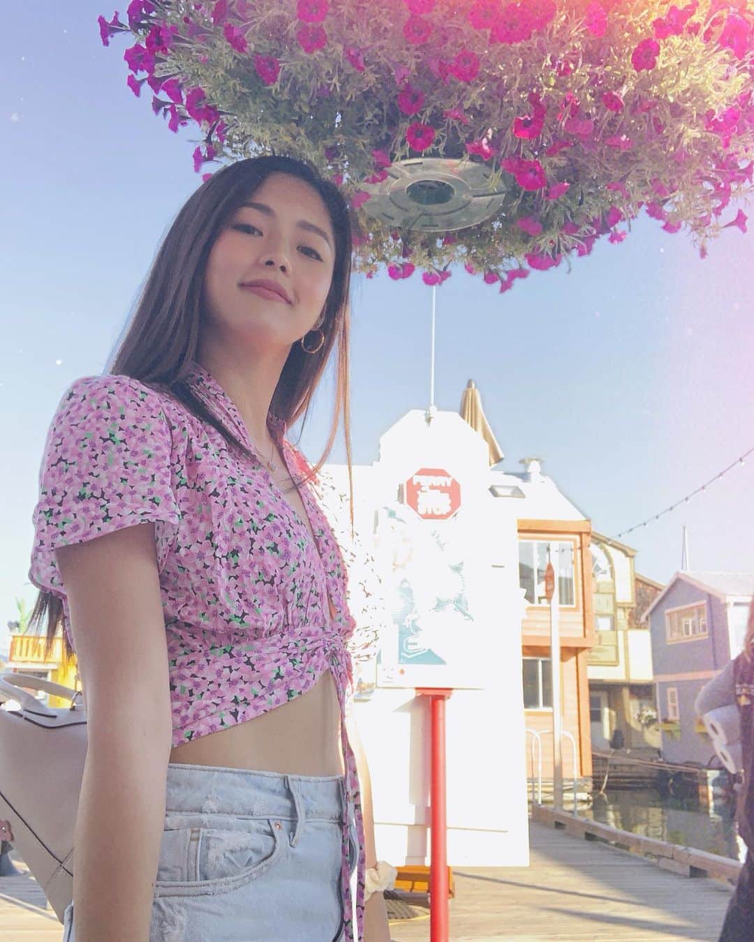 Kim Chiuさんのインスタグラム写真 - (Kim ChiuInstagram)「“Great place, Great food and Great company are 3 life’s simple yet great pleasures.” 🌺 . . more more photos to come ig friends...🙊📸😁. #chiurista #ootdksyc 🇨🇦」8月10日 12時37分 - chinitaprincess