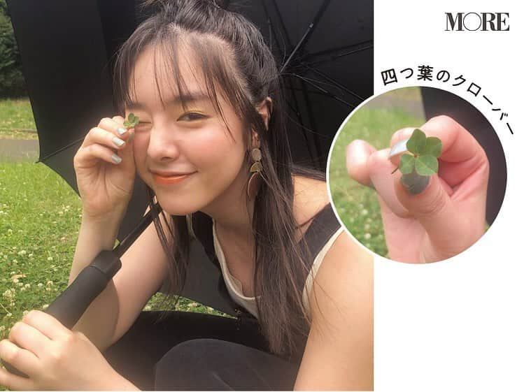 MOREさんのインスタグラム写真 - (MOREInstagram)「“唐田えりかとデートなう”風な、1枚をGET♡【MORE9月号オフショットをお届け♡】まるで、からたんとデートしているような幸せ気分になれる、シーン別フラット靴のページ。公園のカットでは、四つ葉のクローバーを発見。持って帰るつもりが、残念ながら撮影中になくなってしまいました（笑）。 #MORE #moremagjp  #デイリーモア #のぼり坂OL #モデル #model #唐田えりか #からたん #モアモデル #モデルのデジレポ #オフショット #撮影」8月10日 7時17分 - moremagjp