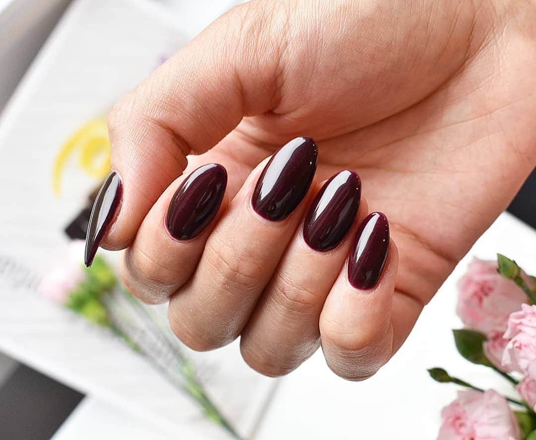 OPIさんのインスタグラム写真 - (OPIInstagram)「Is it too early to start thinking about what shades we're wanting to wear for fall? 🤔 Loving this black-red mani by @nailsby_mai⁠ ⁠ Shade: #BlackCherryChutney⁠ ⁠ #AlmondNails #FallNails #OPIObsessed #DarkNails #RedNails #BlackNails #Manicure #OPIGelPolish #NailLacquer #InfiniteShine #NailsOfTheDay #NailSwag」8月10日 7時10分 - opi
