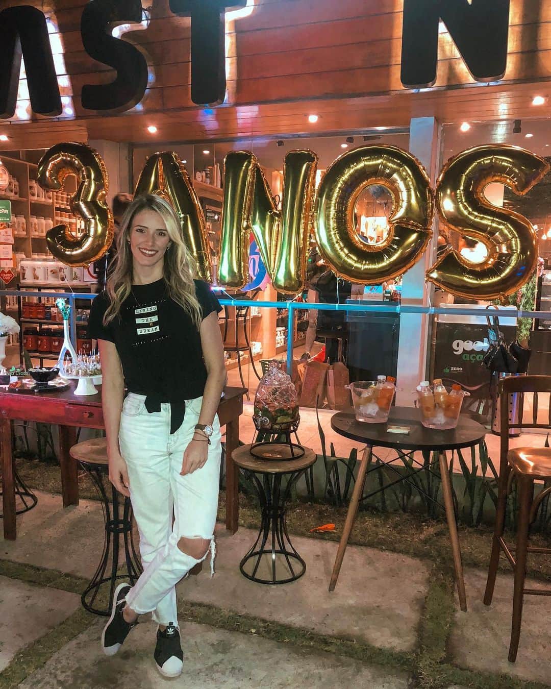 ナターリア・ガウジオのインスタグラム：「Sobre ontem na festa de 3 anos da Fast Nutri, muito feliz em fazer parte desse time!! Parabéns @fastnutristore por esses 3 anos de muito sucesso, sem dúvida a melhor loja de suplementos e produtos naturais!! 👏🏼✨🎉🎈🎂😍🙏🏼❤️ #love #fastnutri #team #bday #party #healthy #lifestyle #fitness #thebest #grateful」