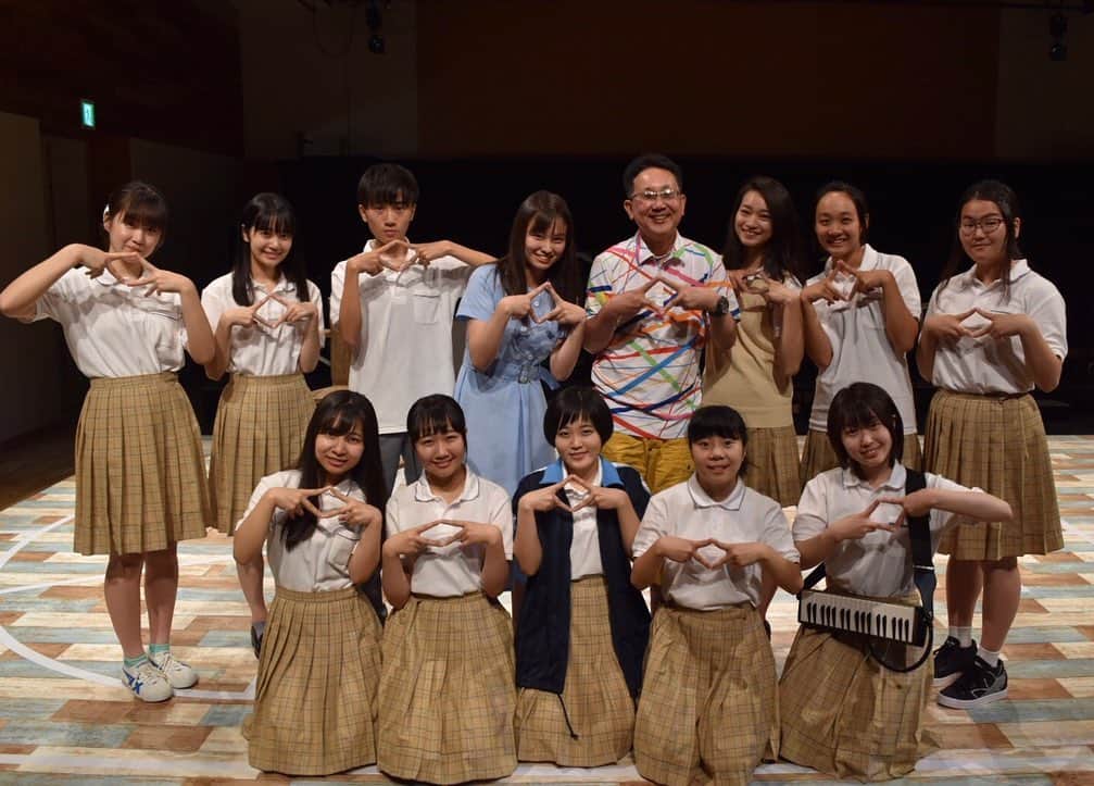 のインスタグラム：「パッと見『法円坂48』みたいですが、約10倍のオーディションを通過した高校生の皆さんです。本番まであと一週間！を切った舞台『 #わたしの星 』の稽古を拝見しました！ 台詞の多さにビックリ、1人1人の個性にドッキリ、純粋さがハッキリ、笑えるSF的ストーリーについていくのに シャックリで… 観ていて心が洗われました。 また、我が社の新社屋に入るだけでも値打ちモンやと思いました(^◇^;) 私よりも早く高校生の皆さんが新社屋に通ってます（泣） みんな頑張ってね〜〜！！ https://www.ytv.co.jp/watashinohoshi2019/」