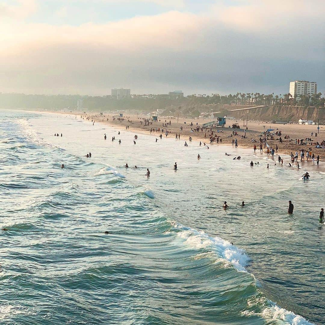 アンジェリーナ・ダニロヴァさんのインスタグラム写真 - (アンジェリーナ・ダニロヴァInstagram)「Only one day and LA already makes you feel like you belong here.🌊」8月10日 7時36分 - angelinadanilova