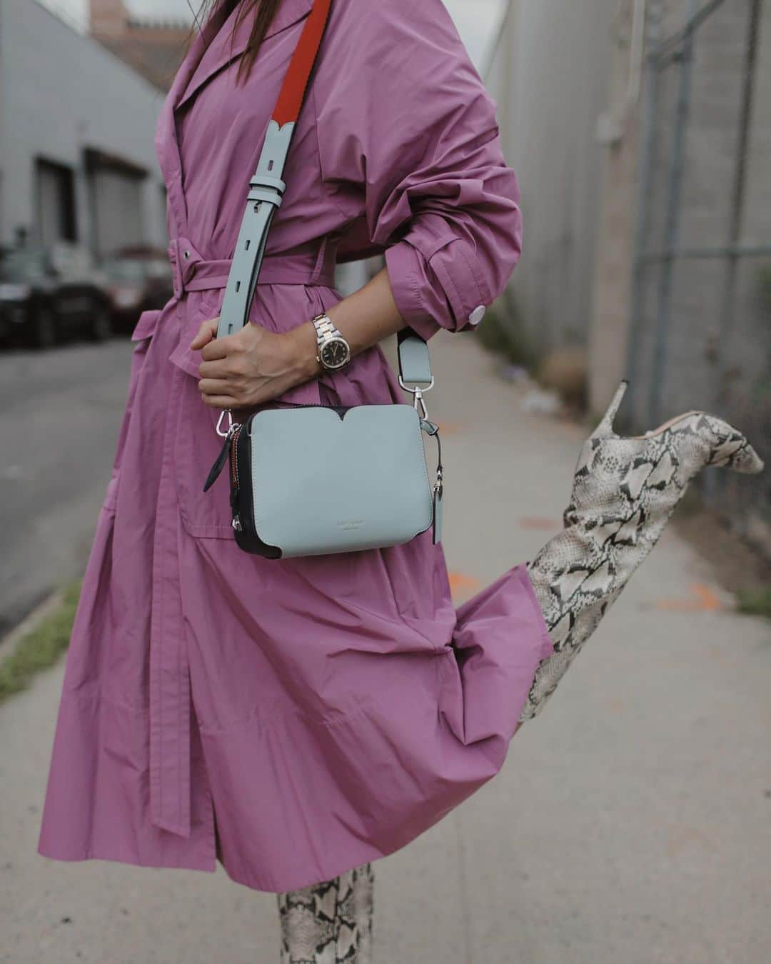 ナタリー・スアレスさんのインスタグラム写真 - (ナタリー・スアレスInstagram)「Color blocking in @katespadeny is my favorite game, down to my camera bag. #LoveinSpades #ad」8月10日 7時40分 - natalieoffduty