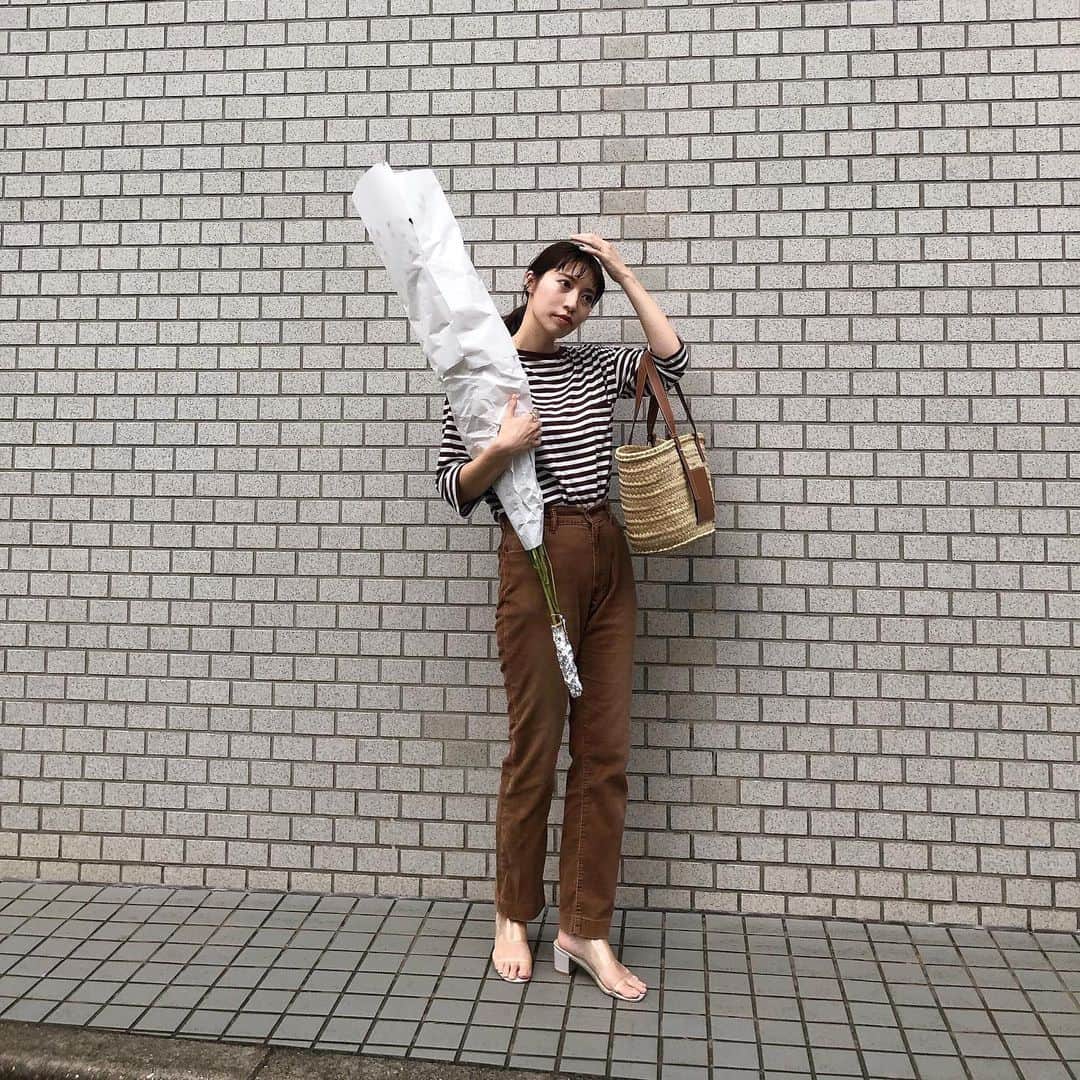 のインスタグラム：「. お花買いに行けた金曜日💐 おはようございます🌞 . . #muuootd」