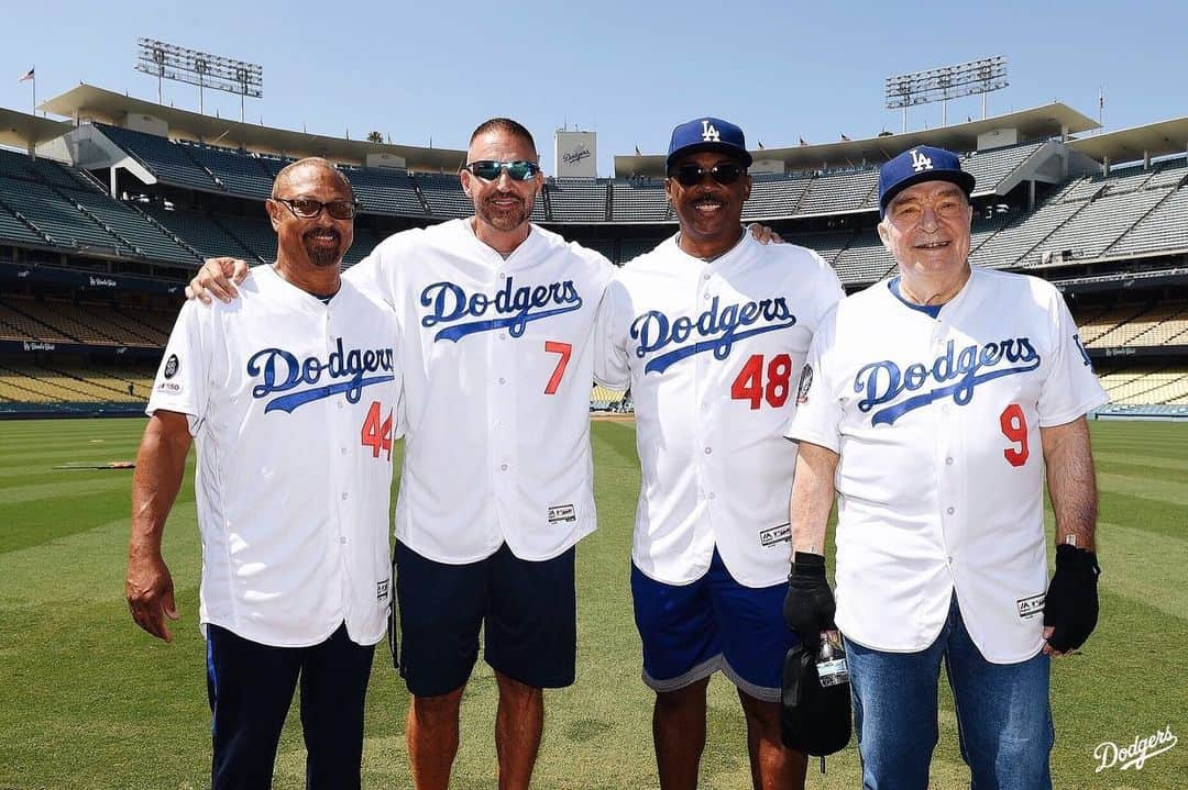 Los Angeles Dodgersさんのインスタグラム写真 - (Los Angeles DodgersInstagram)「The Dodgers, along with MLB, held a back-to-school @playball clinic with Dodger Alumni. @matt_beatybu, @edwinrios30 and @d_maydabeast also helped distribute backpacks with school supplies to 300 children from local Boys and Girls Clubs with items donated by 99 Cents Only Stores.」8月10日 8時43分 - dodgers