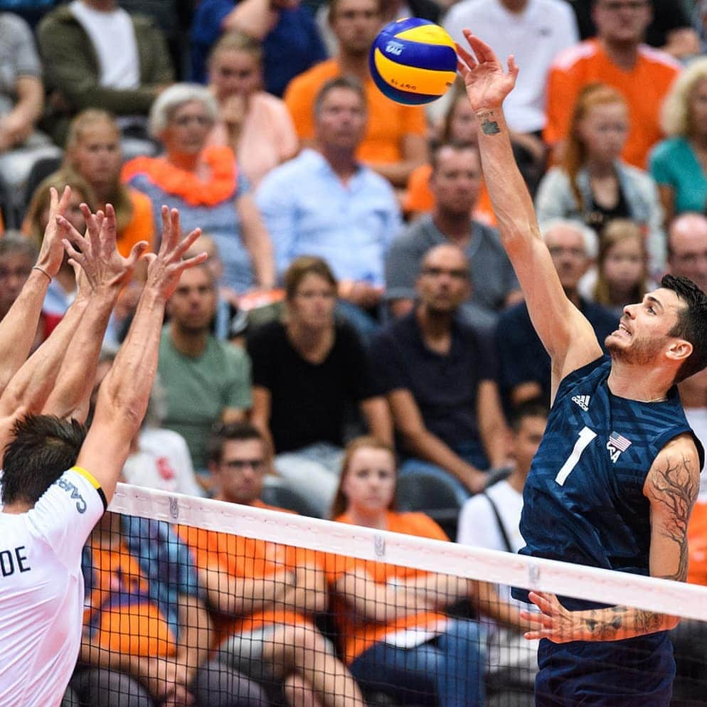 USA Volleyballさんのインスタグラム写真 - (USA VolleyballInstagram)「One down, two to go... The U.S. Men 🇺🇸 beat Belgium 🇧🇪, 25-20, 25-19, 17-25, 25-18 on Friday at the Tokyo Qualification Tournament. --- They play Korea 🇰🇷 on Saturday at 10a PT. Watch live on the Olympic Channel and NBCSports.com/live --- 📷 by FIVB」8月10日 8時43分 - usavolleyball