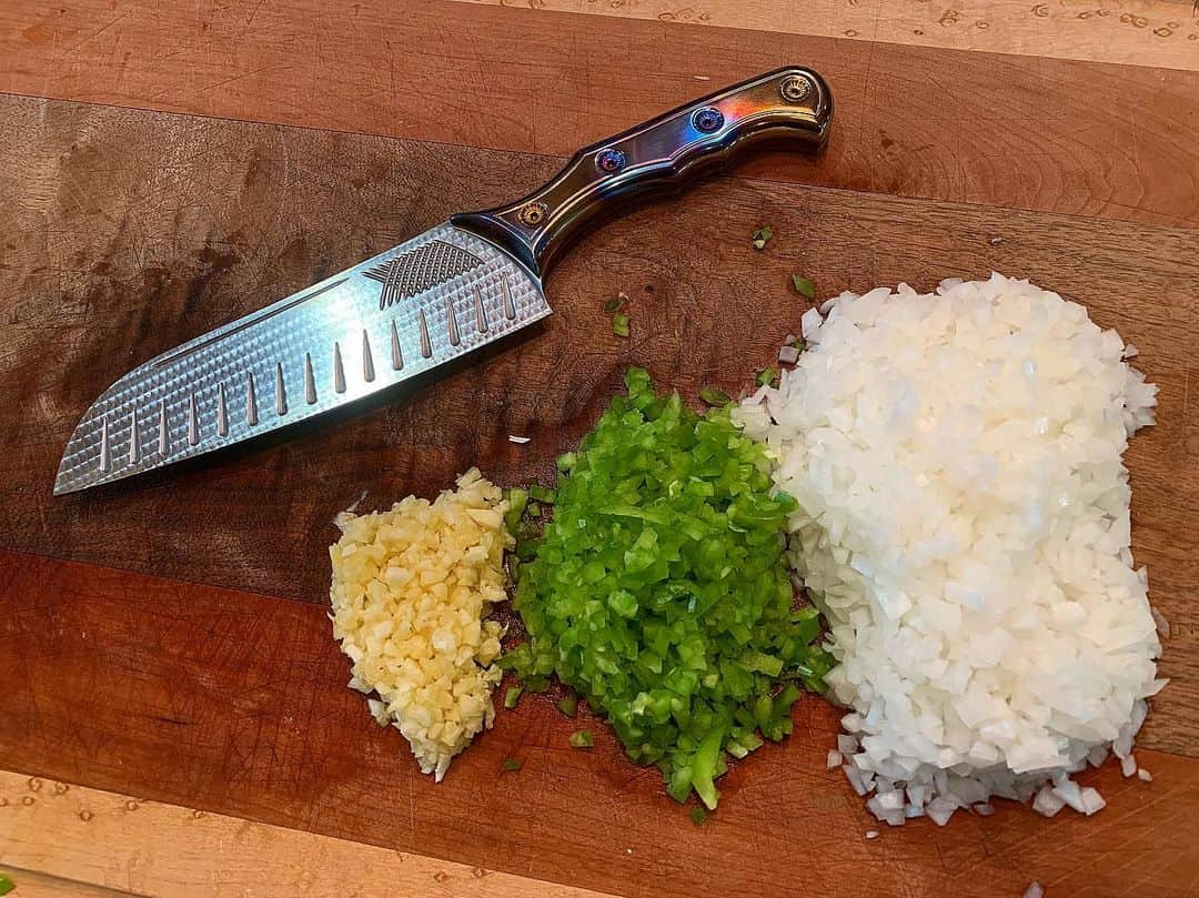 ウエストコーストチョッパーズさんのインスタグラム写真 - (ウエストコーストチョッパーズInstagram)「JESSE JAMES SHOTGUN CHILI Ingredients: 1 pound of el cheapo ground beef. 1 pound log of Jimmy Dean Spicy Sausage 1 pound kidney beans (non canned) 1 pound black beans (non canned) 1 32oz box or Beef broth 2 cups of tap water 1 jar of RAO’s Marinara sauce  1 can stewed tomatoes  1 medium size yellow onion 1 green bell pepper One Garlic clove 2 tablespoons Chili powder 2 teaspoons of ground cumin 2 teaspoons of smoked paprika  1 1/2 teaspoons of Kosher salt  3/4 teaspoon of ground pepper. 1/3 cup of olive oil Shredded Cheese Sour Cream *All these ingredients are available from just about every grocery store. Don’t waist your money on that overpriced organic crap. *Also! I make this recipe in an Instant Pot. If you don’t have one? get one.  Here we go.... *First Dice the onion and bell pepper into tiny tiny pieces. Just keep chopping! We are trying to camouflage them in the chili. Kids love the flavor but if they see anything that resembles a vegetable? You will hear the Ol’ “I don’t like it”. Let’s avoid that. Next smash the garlic clove with the side of the knife. Then dice it the same as the onion and bell pepper(keep them separated on cutting board) A quick purée of the stewed tomatoes in the blender also makes it more kid friendly. *Set Instant Pot to “Sauté” and let it heat up for a few minutes. Then pour in your olive oil and let it heat up. Dump in your diced garlic and cook it until the garlic softens up. Stirring with a wooden spoon. *Next put in that Jimmy Dean and your ground beef. Chop it and stir it with the wooden spoon until it’s all browned. Now put in your diced bell pepper and onion and stir. *Dump in the beef broth, water & tomatoes, RAO’s sauce, beans and spices. Give it a quick stir and put the lid on and pressure cook it on High for 50 minutes(make sure Keep Warm is OFF) (cook times might vary with different cookers, sneak up on it!) After it’s done let the pressure come down naturally. This will help cook the beans 100%. That’s it! Open and serve with cheese and a scoop of sour cream.  FYI it’s always better the next day!  Good Luck! #JesseJames」8月10日 9時02分 - popeofwelding