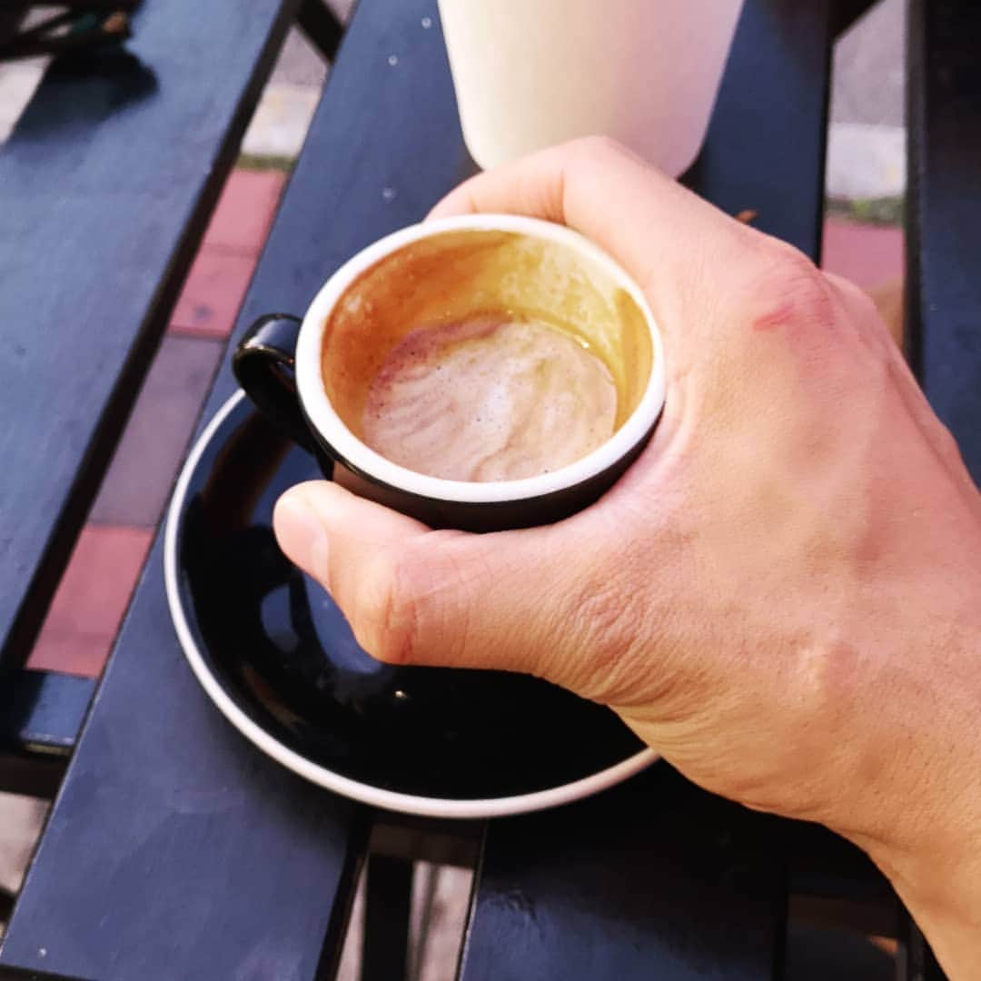 マーヴィン・トランのインスタグラム：「I have the largest of hands. They're very very BIG! I can crush this mug with my BIG STRONG hands. #stronghand」
