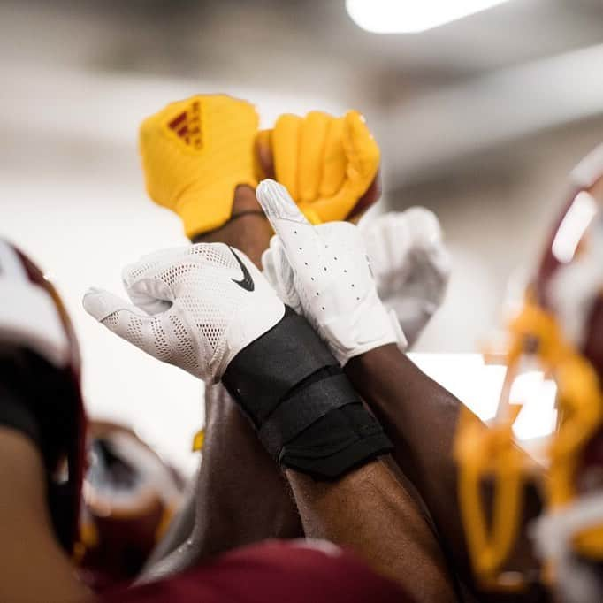 ワシントン・レッドスキンズさんのインスタグラム写真 - (ワシントン・レッドスキンズInstagram)「Together #HTTR」8月10日 9時28分 - commanders