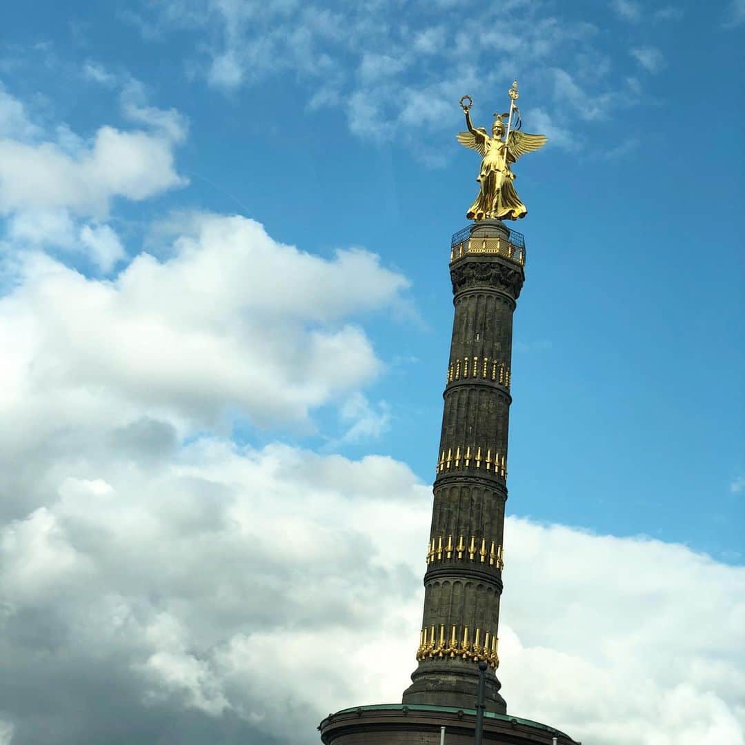 岡田育さんのインスタグラム写真 - (岡田育Instagram)「That’s all of our Berlin summer trip. . . 以上、ベルリンでした。あまり遠出などはできなかったけど楽しかった！ また行きたいです。 . . #berlin #ベルリン #siegessäule #ジーゲスゾイレ #戦勝記念塔」8月10日 9時21分 - okadaic